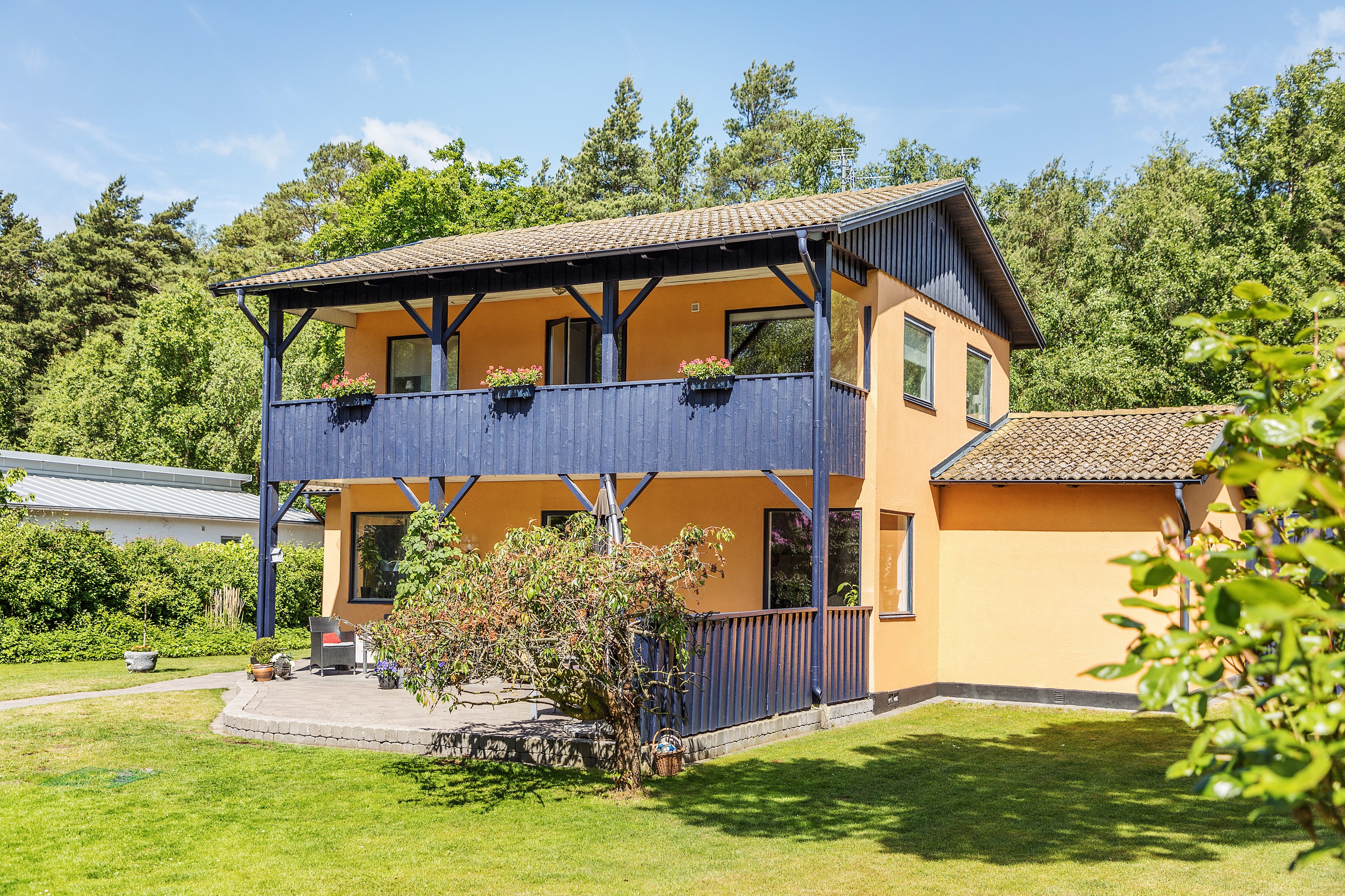Gult tegelhus